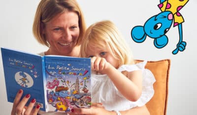 Maman qui lit un livre avec sa petite fille