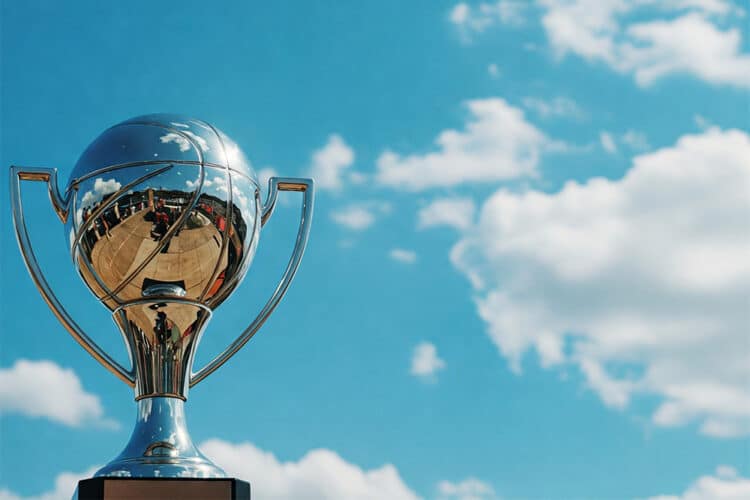 Trophée sur fond de ciel bleu