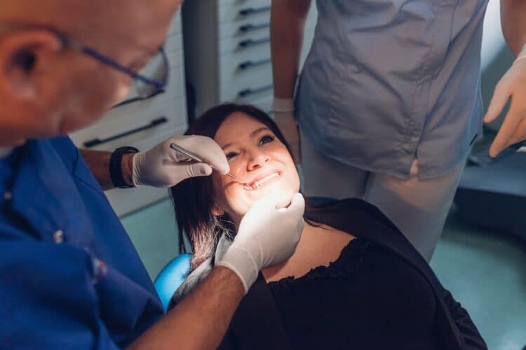 Soins contre le déchaussement des dents