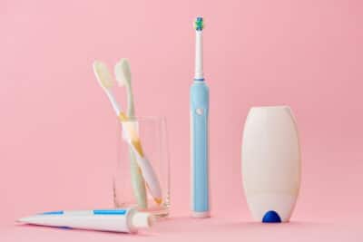 Brosse à dents manuelle et électrique