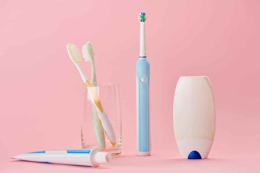 Brosse à dents manuelle et électrique
