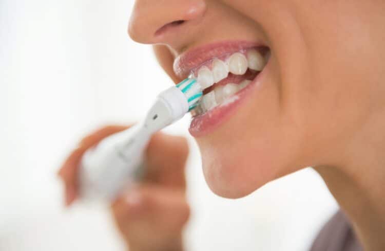 Utilisation d'un dentifrice spécial des dents sensibles
