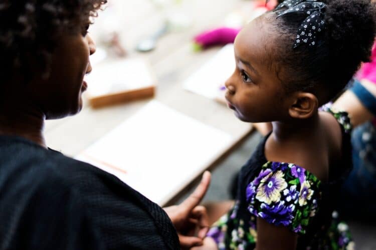 Discussion entre parent et enfant